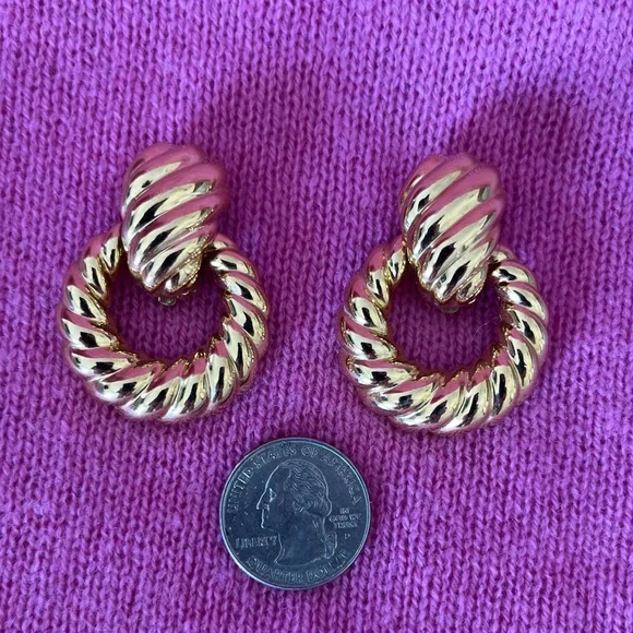 Ciner Vintage Door Knocker Clip on Earrings - Picture 10 of 12